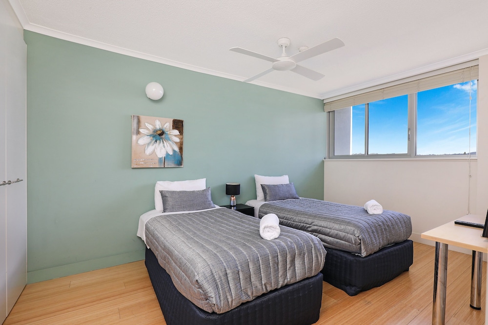 ELOUERA TOWER BEACHFRONT APARTMENTS 15/69