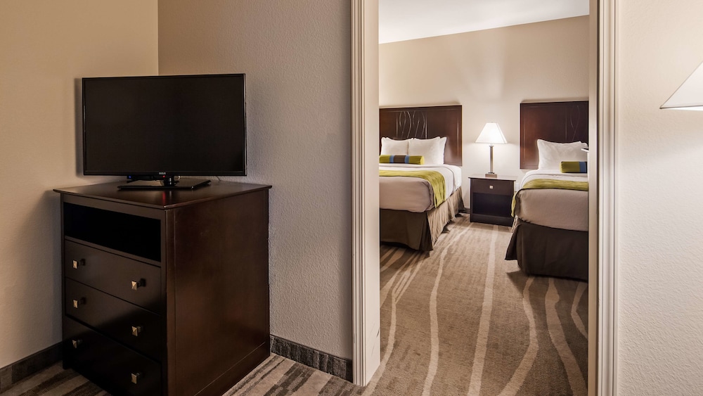 Best Western Plus Denver City Hotel and Suites 31/33