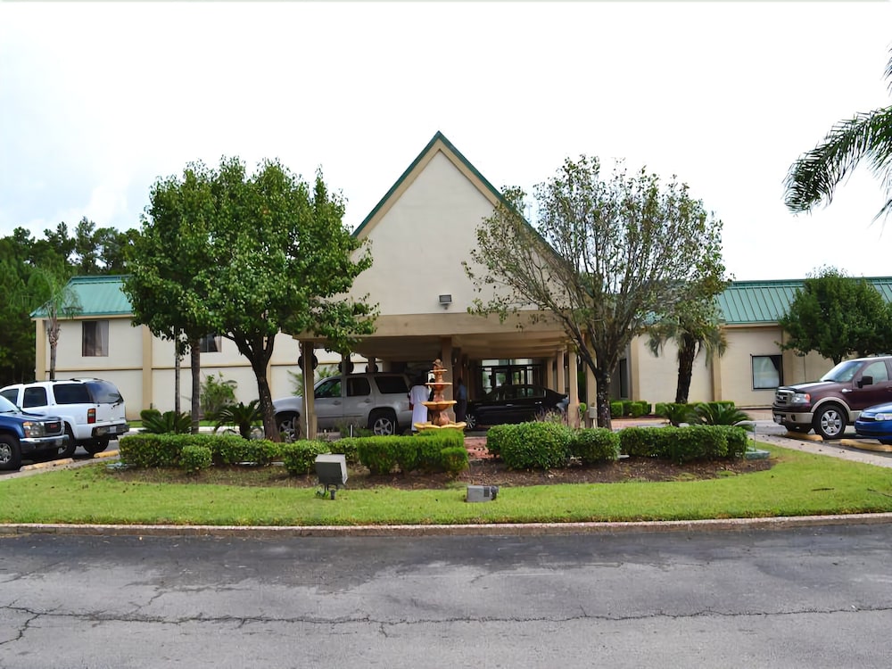 ECONO LODGE AND SUITES(Orange - TX) 1/53