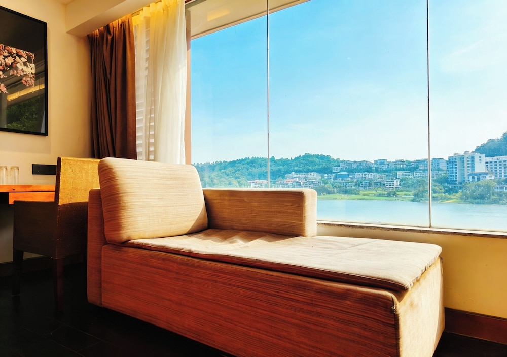 Baiyun Lakeside Hotel 19/50