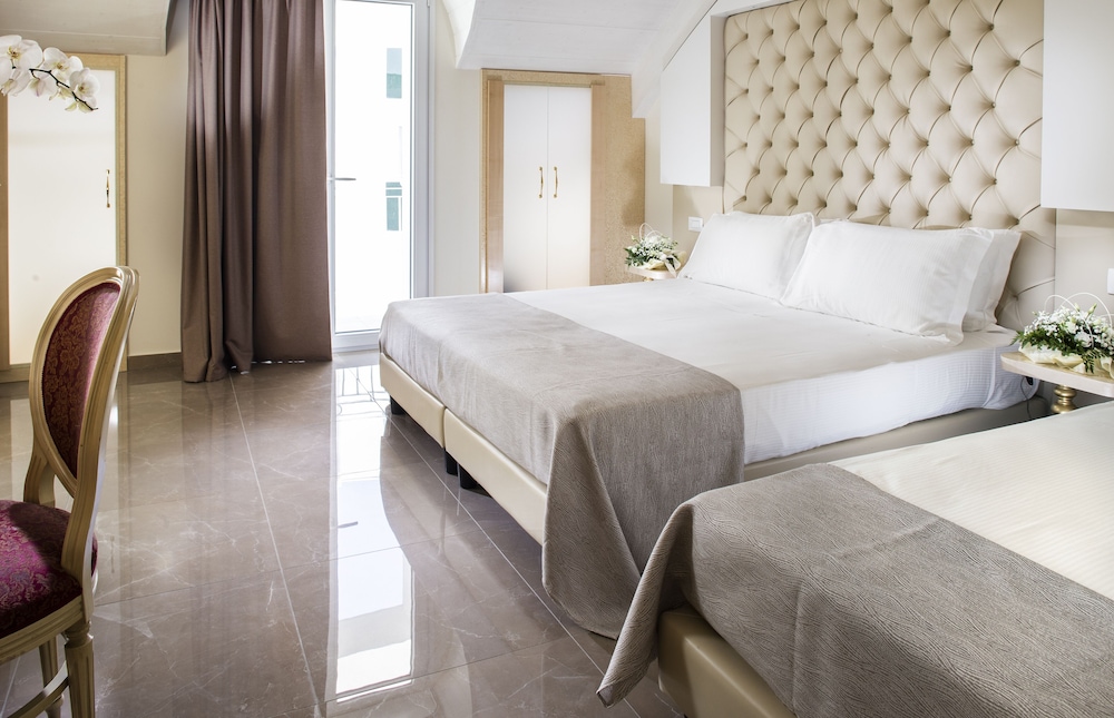 Hotel Ambassador 24/48