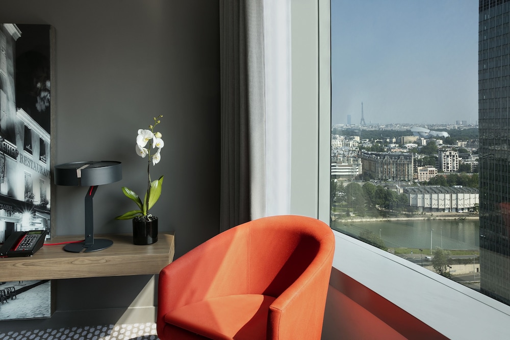 Melia Paris La Defense 53/73