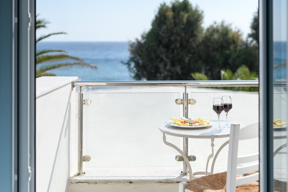 Alesahne Beach Hotel 45/74