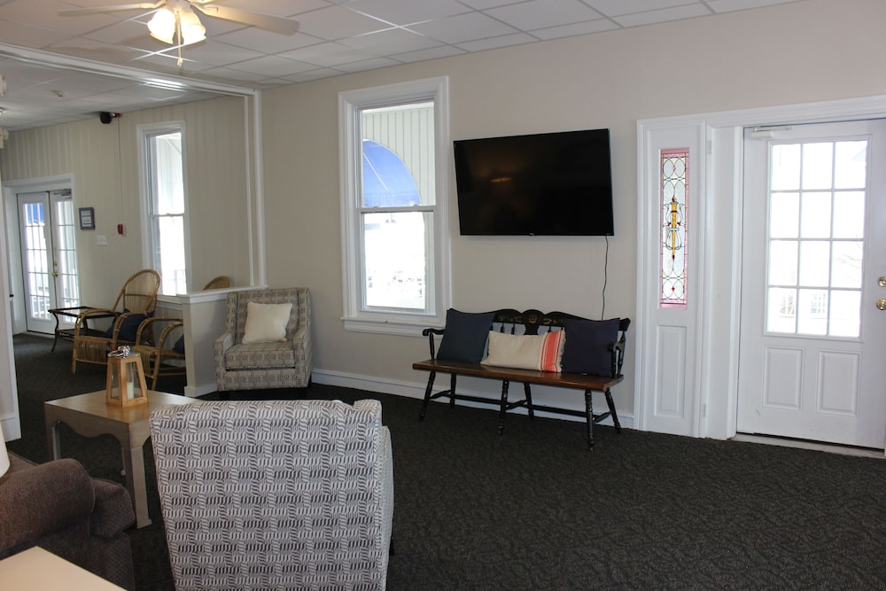 Blue Water Inn 37/46