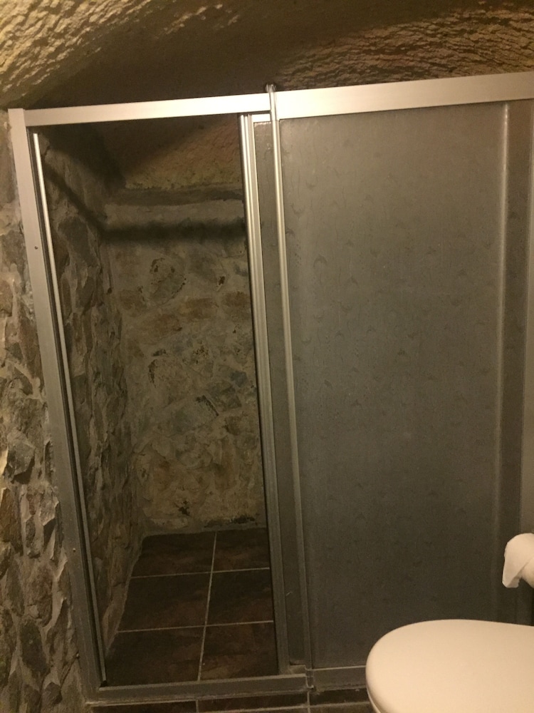 Cave Art Hotel 49/50