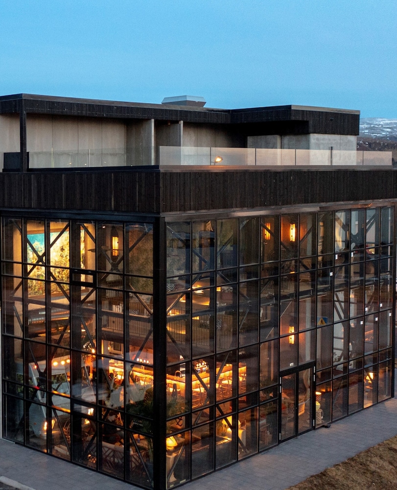The Greenhouse Hotel 2/42