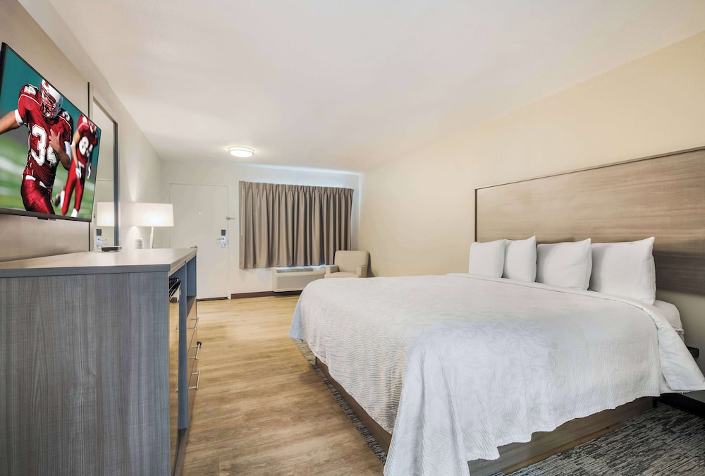 غرفة بسرير كينج لغير المدخنين، Days Inn by Wyndham Chula Vista/San Diego 2/6