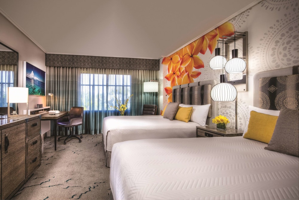 Universal's Loews Royal Pacific Resort 15/56