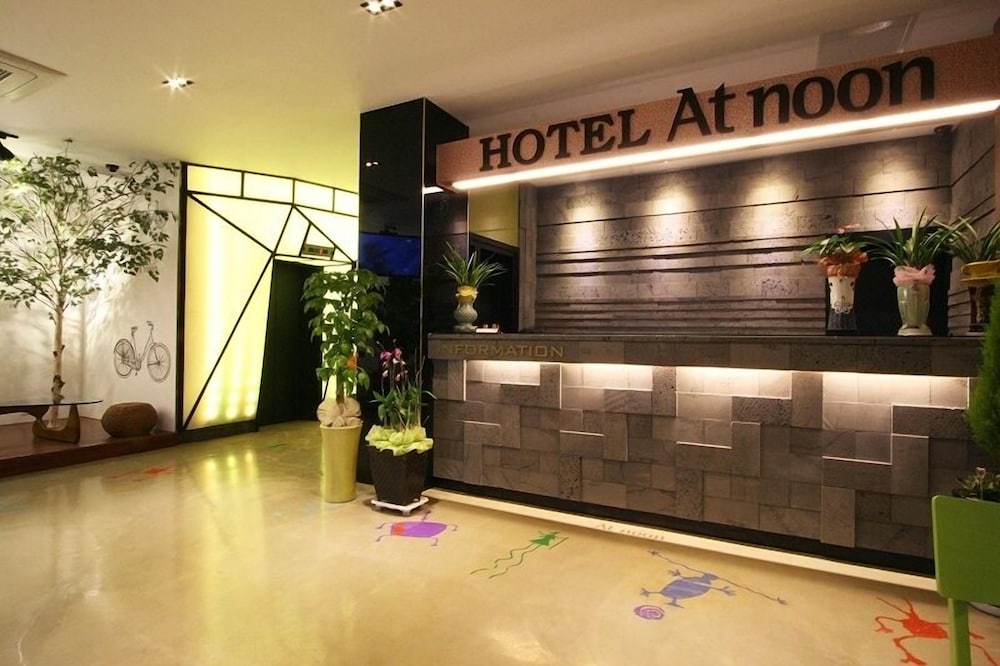 Hotel At Noon 8/47