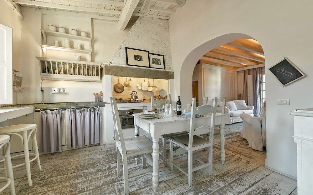 White Home 22/28