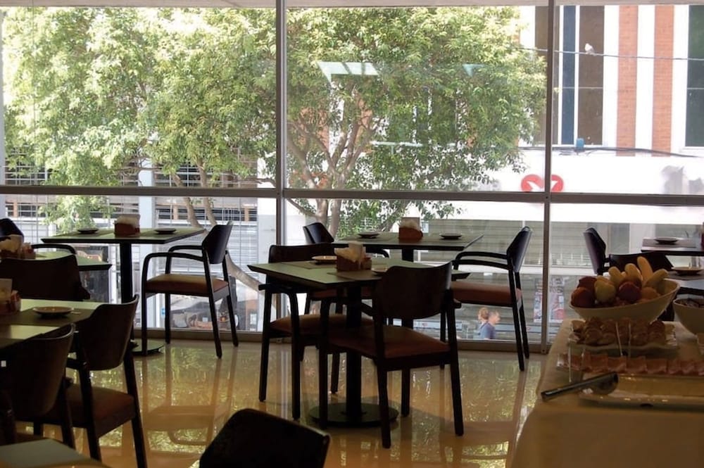 De La Cite Hotel 9/21