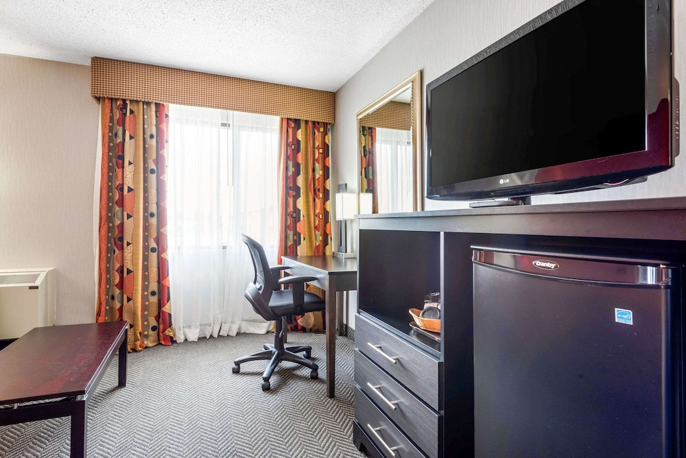Quality Inn & Suites Mississauga 36/41