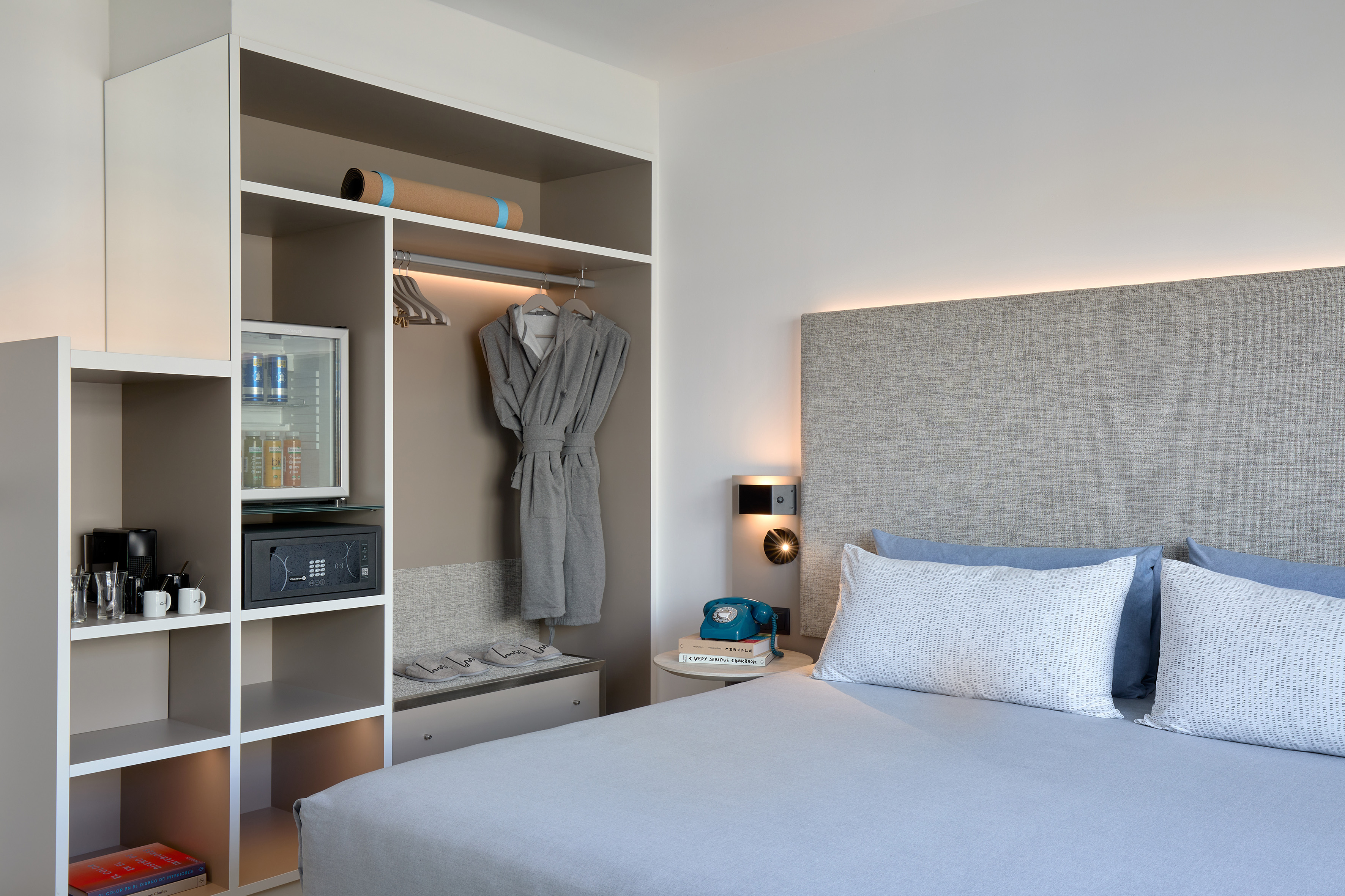 Connecting, Town House, Studio, City View