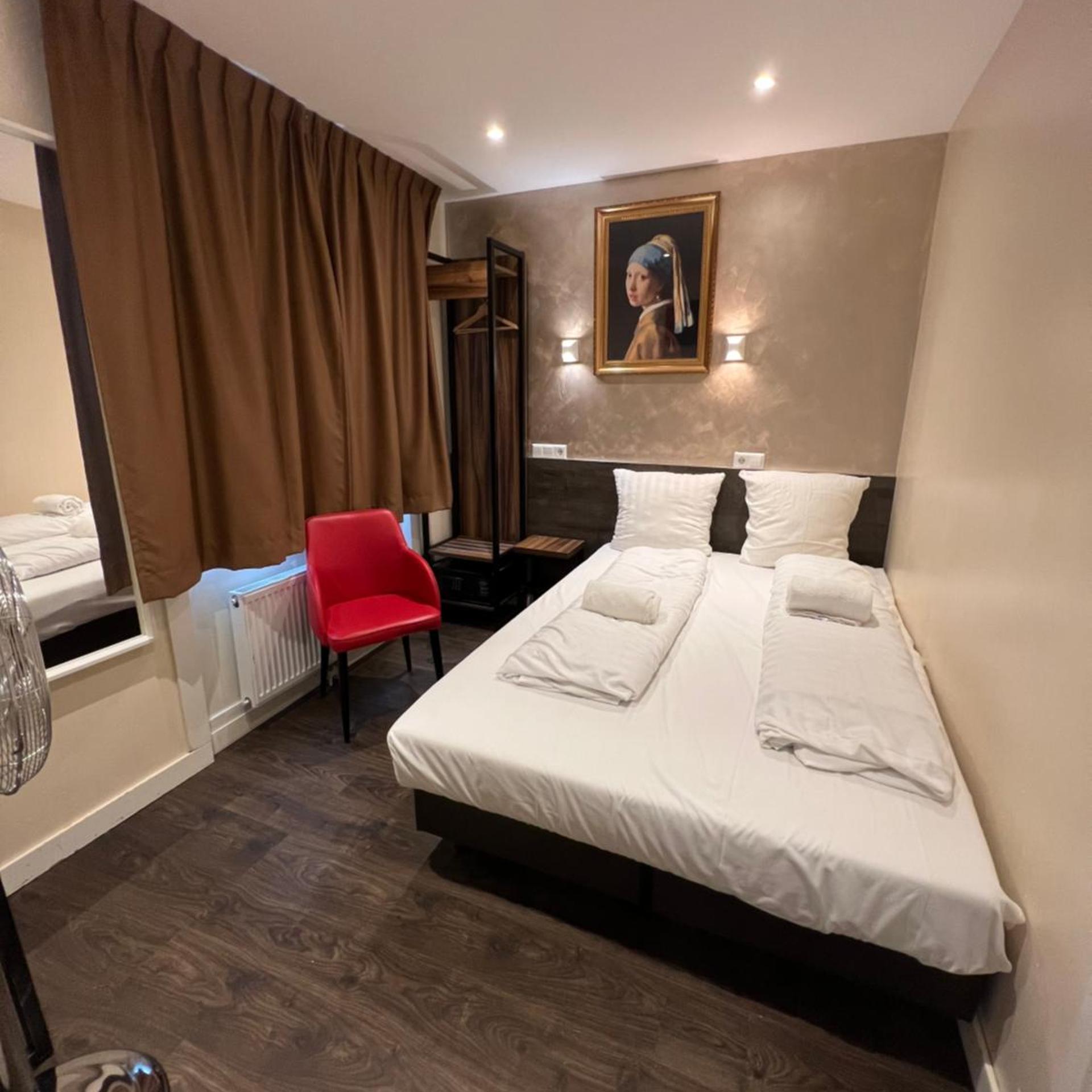 Dam Hotel 34/55