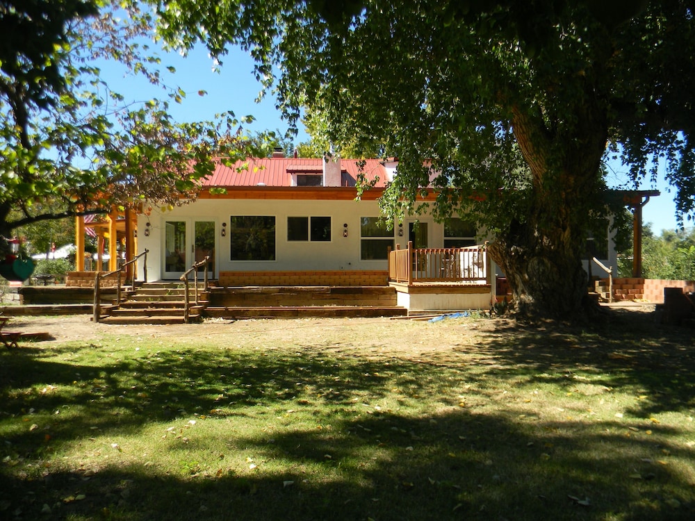 Red Horse Vineyard Bed & Breakfast 64/66