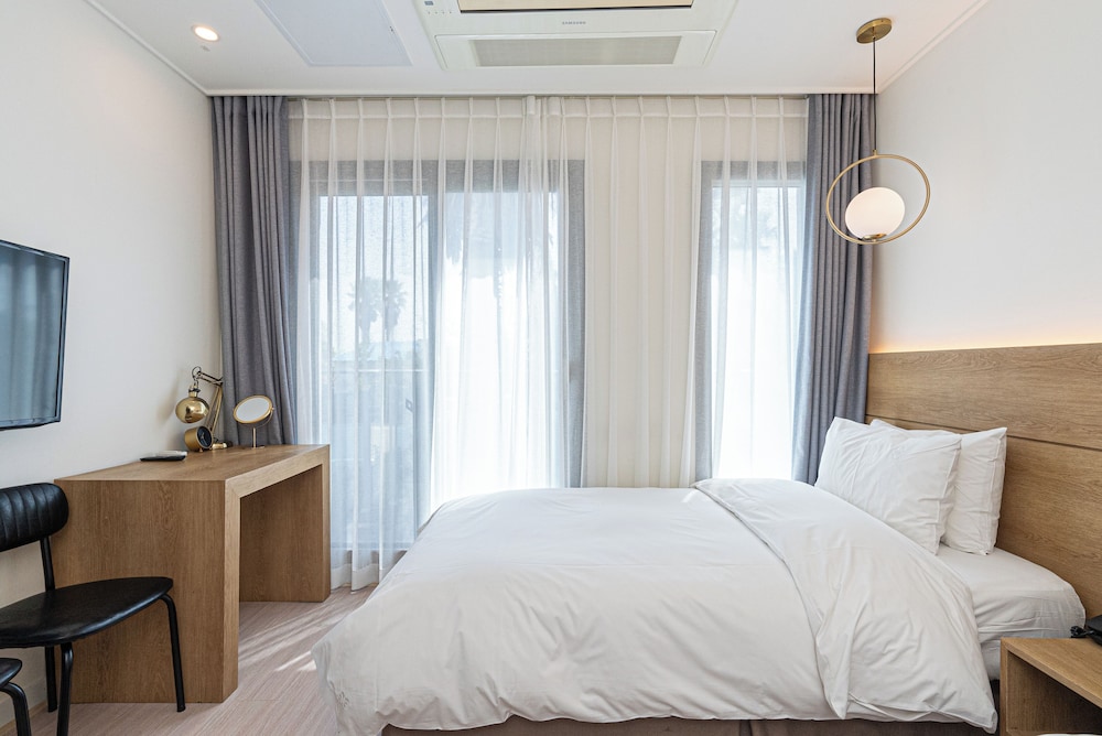 Hotel the Grang Jungmun 25/50