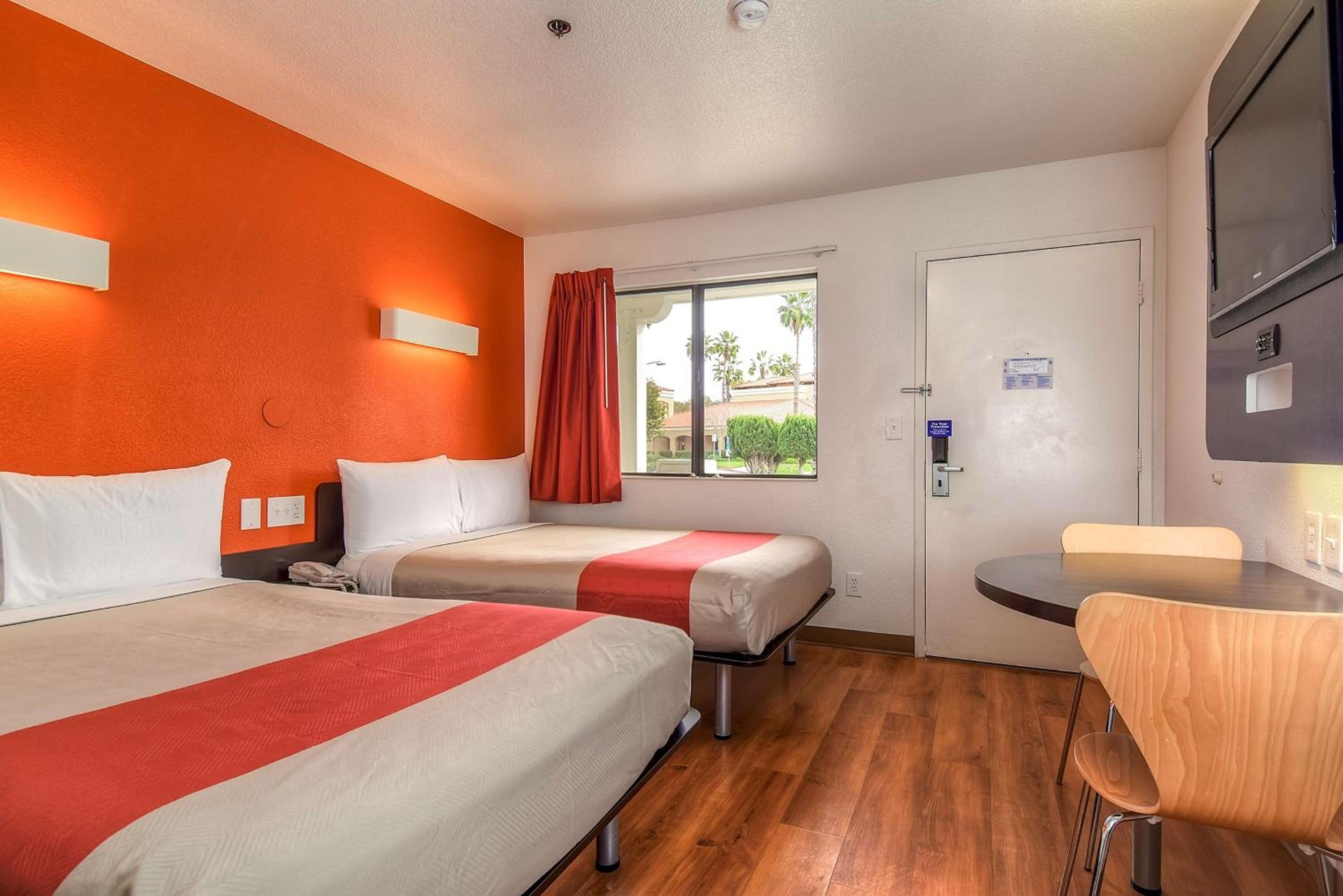 ROOM, QUADRUPLE