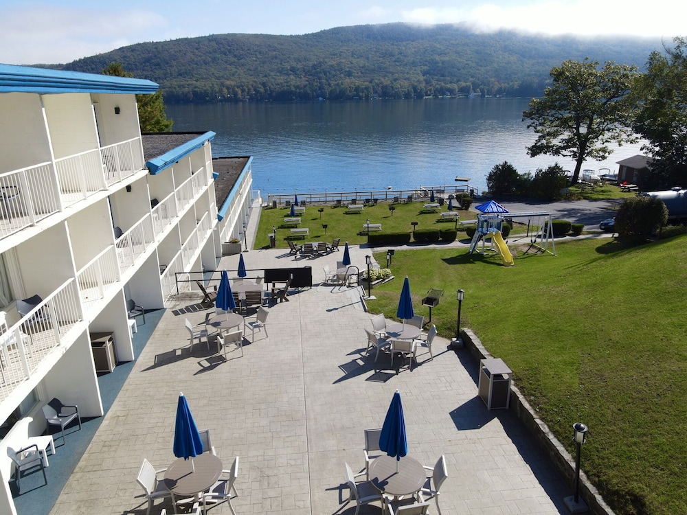 Lakefront Terrace Resort 33/42