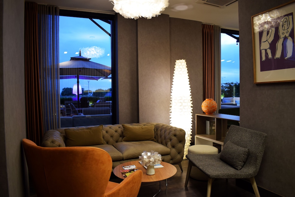 ADAM Hotel Suites 34/59