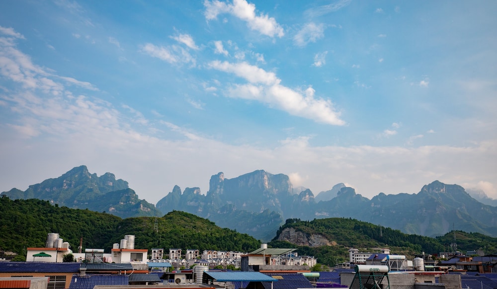 Zhang Jiajie Zhijue Art Hotel 38/48