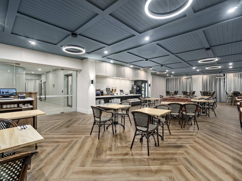 Mercure Pakenham 18/38