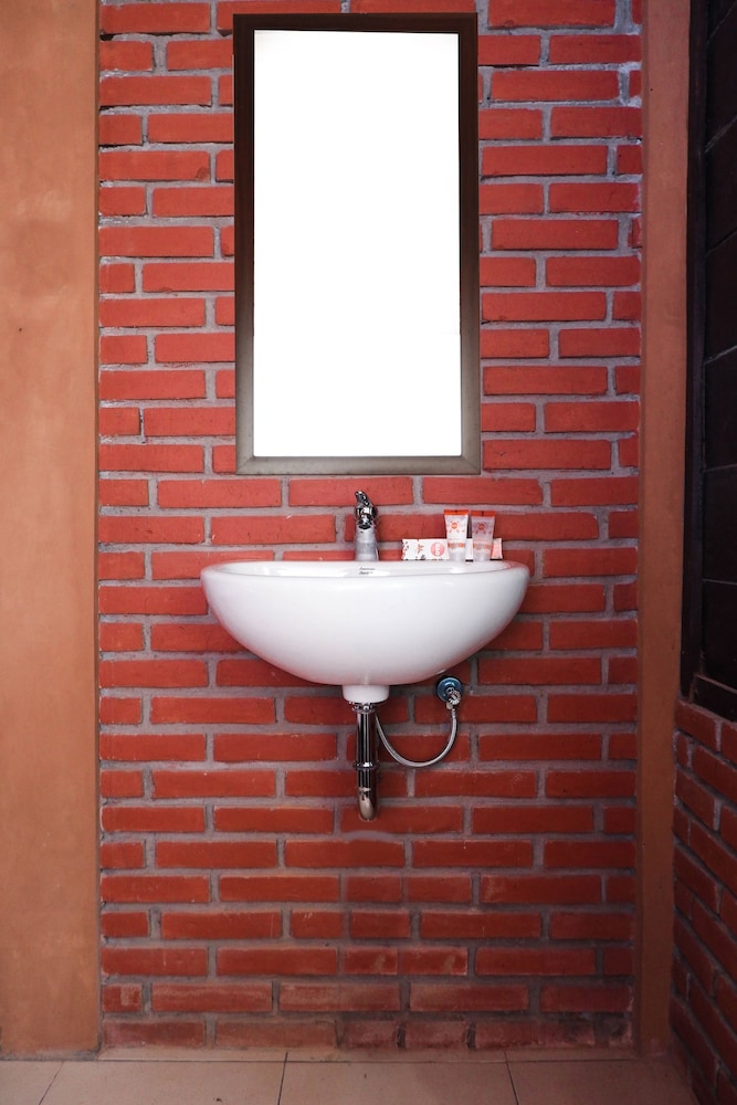 OYO 550 Kebon Krapyak Cottage Syariah 38/42
