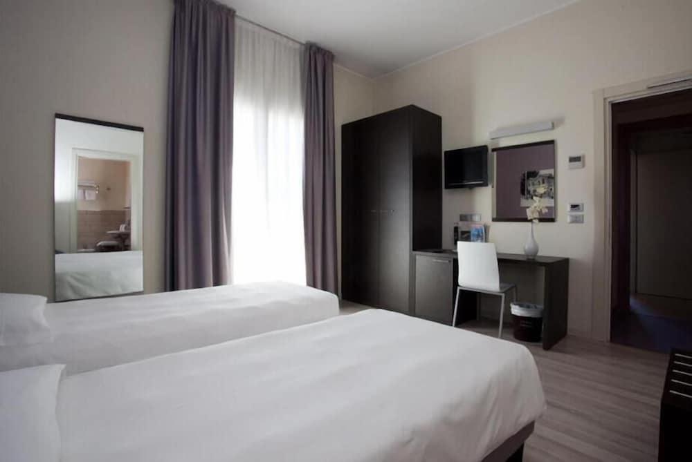 Vienna Hotel 10/56