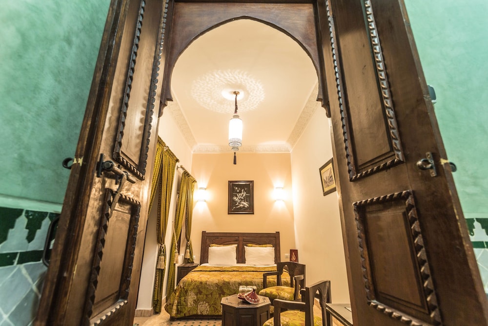 RIAD NASREEN 9/76