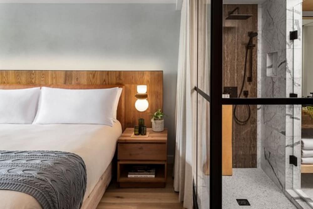 1 Hotel Toronto 19/62