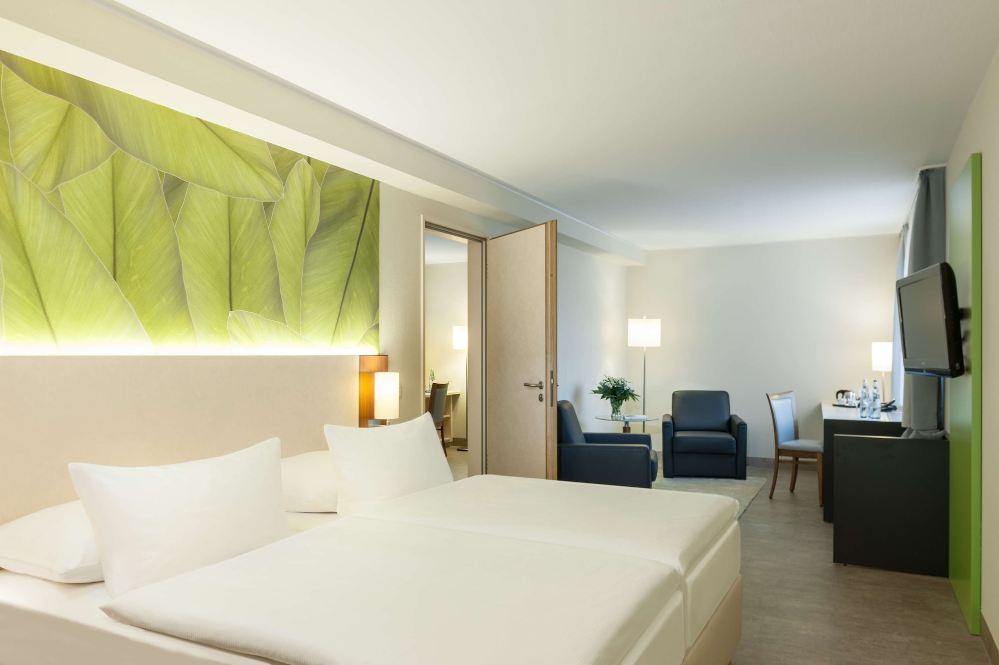 BUSINESS, DOUBLE BED