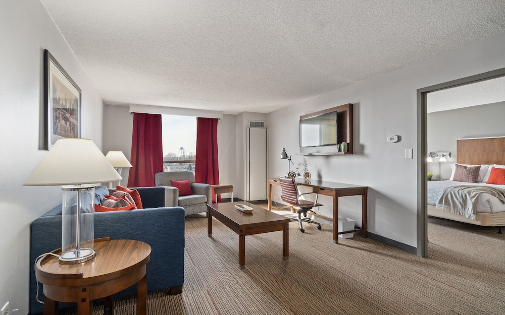 Four Points by Sheraton Charlotte 40/55