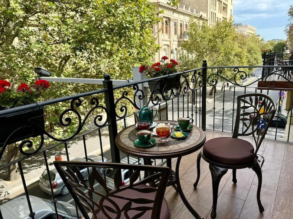 Midway Baku Hotel 49/68
