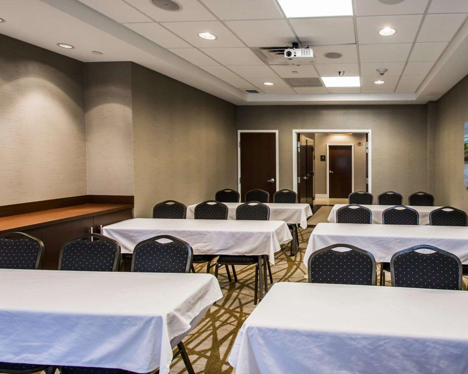 Comfort Suites Miami Airport North 16/21