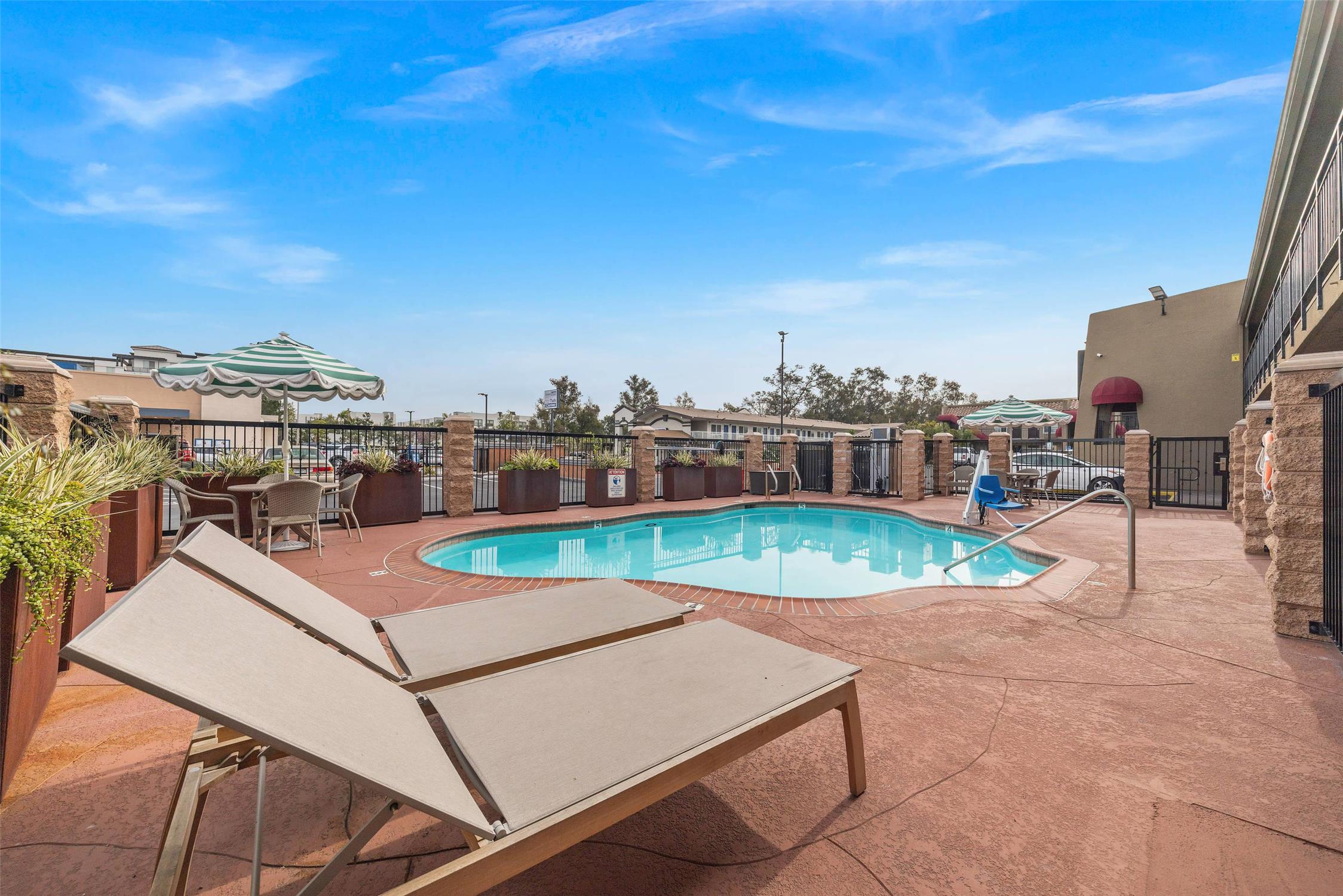 Econo Lodge Inn & Suites Escondido Downtown 46/48