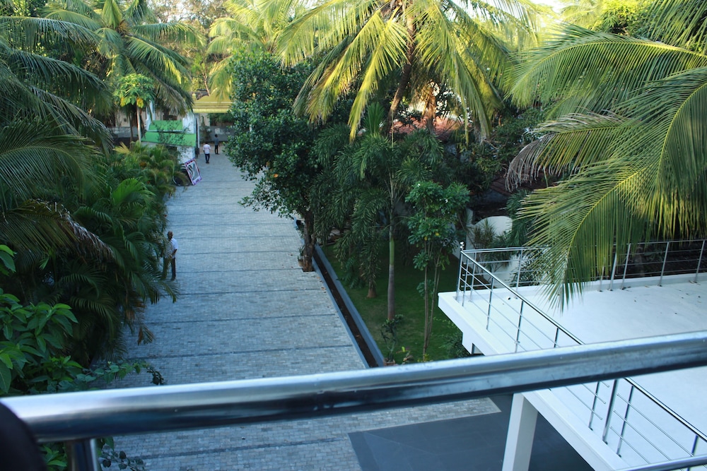 Ananthi Hotels 16/18