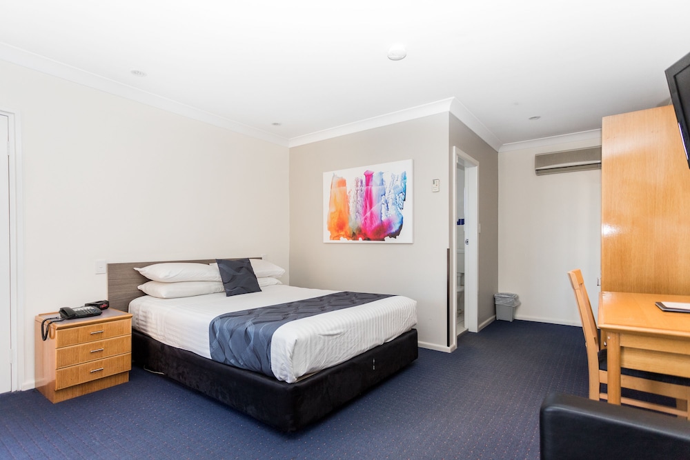 West End Motor Lodge 15/57