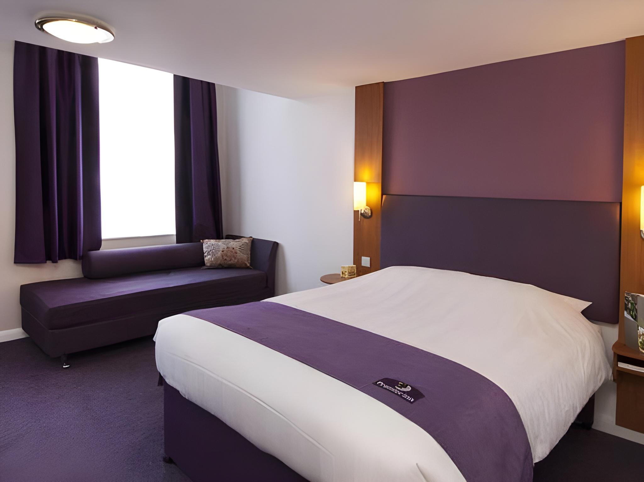 Premier Inn Sandhurst 13/30