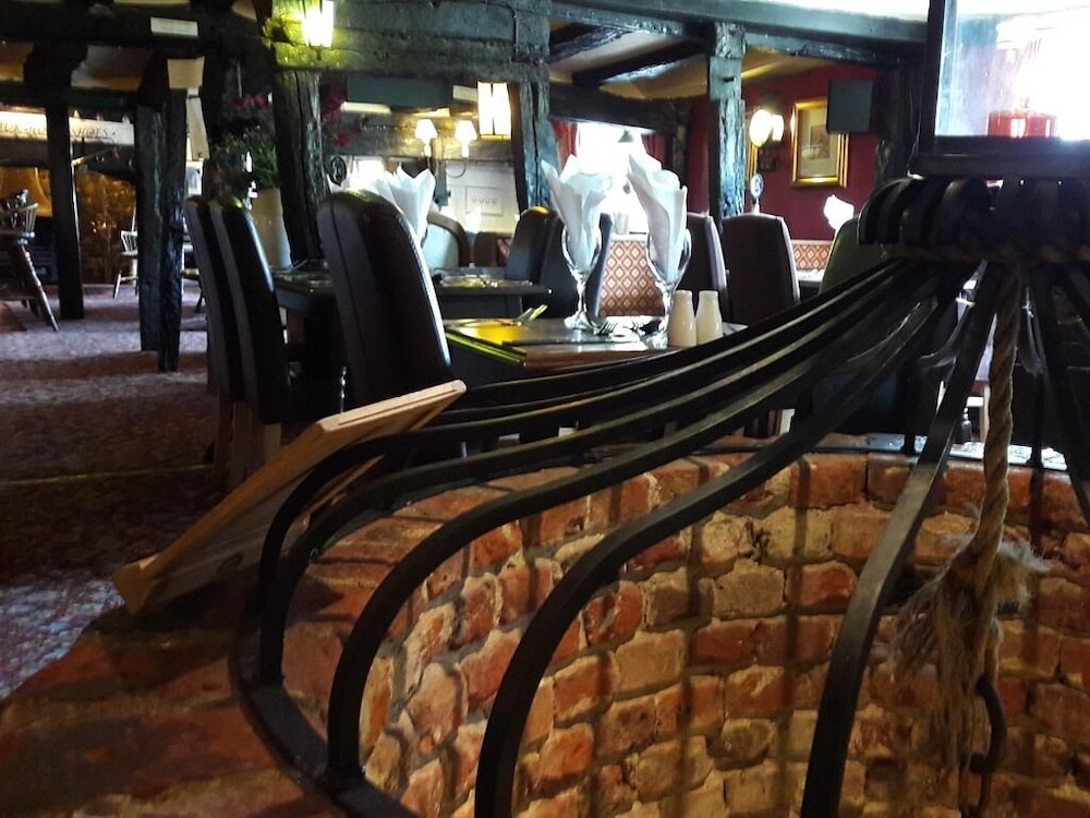 The Four Horseshoes 14/33