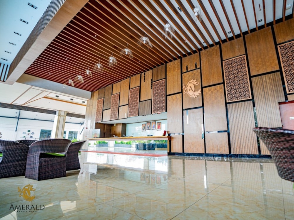 Amerald Resort Hotel 4/35