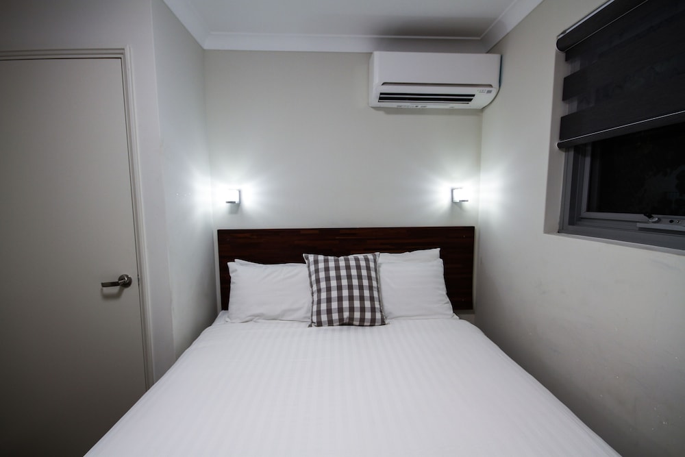 Gallery Hotel 17/71