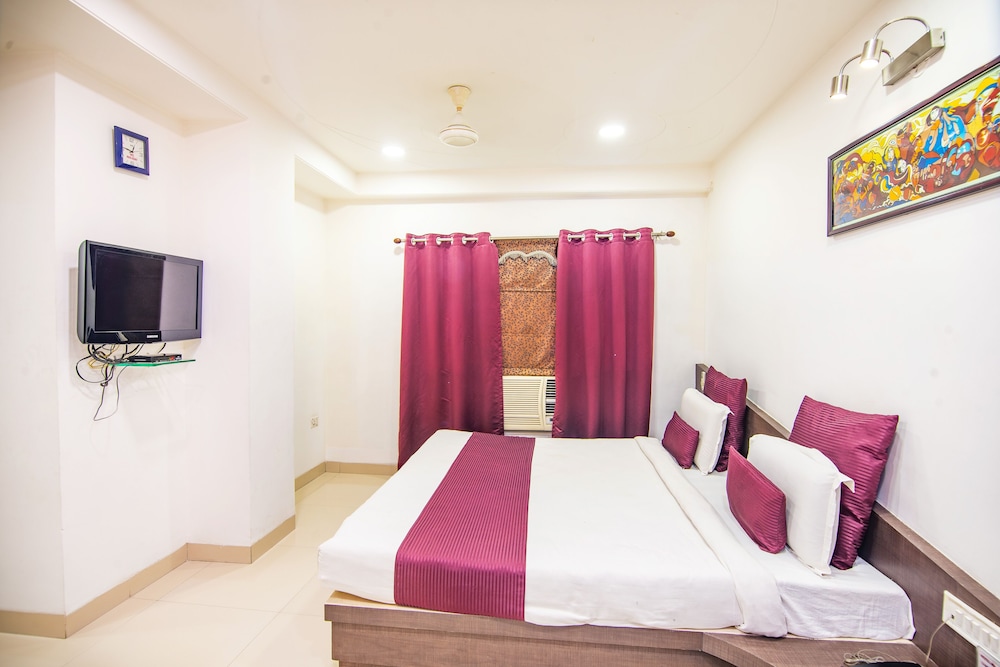 HOTEL MORYA REGENCY 3/27
