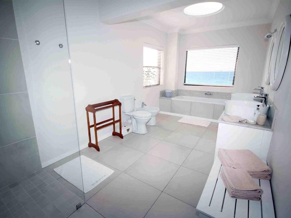 Fairlight Beach House 15/50