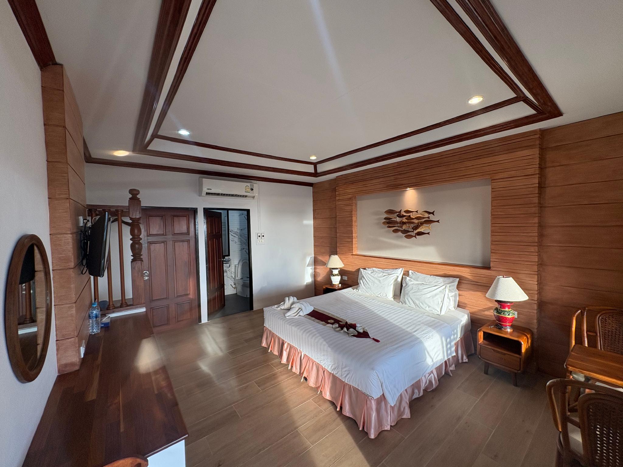 Deluxe, Beach Front