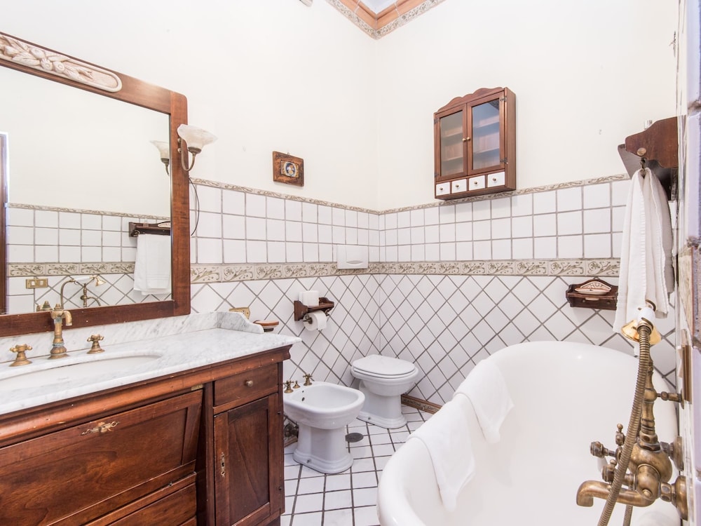 RSH Spanish Steps Luxury Apartment 40/44