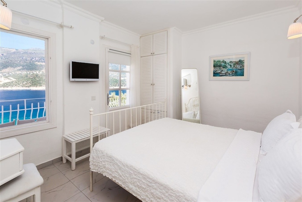 Standard, Sea View