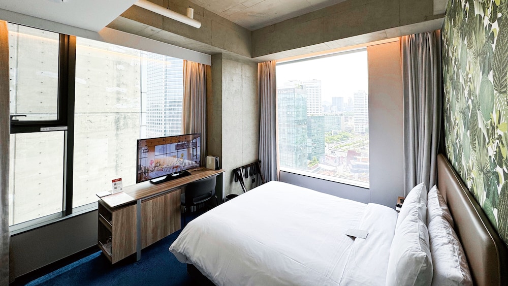 Hotel In 9 23/66