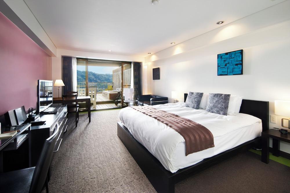 Modern, Double Bed, Outdoor Bath