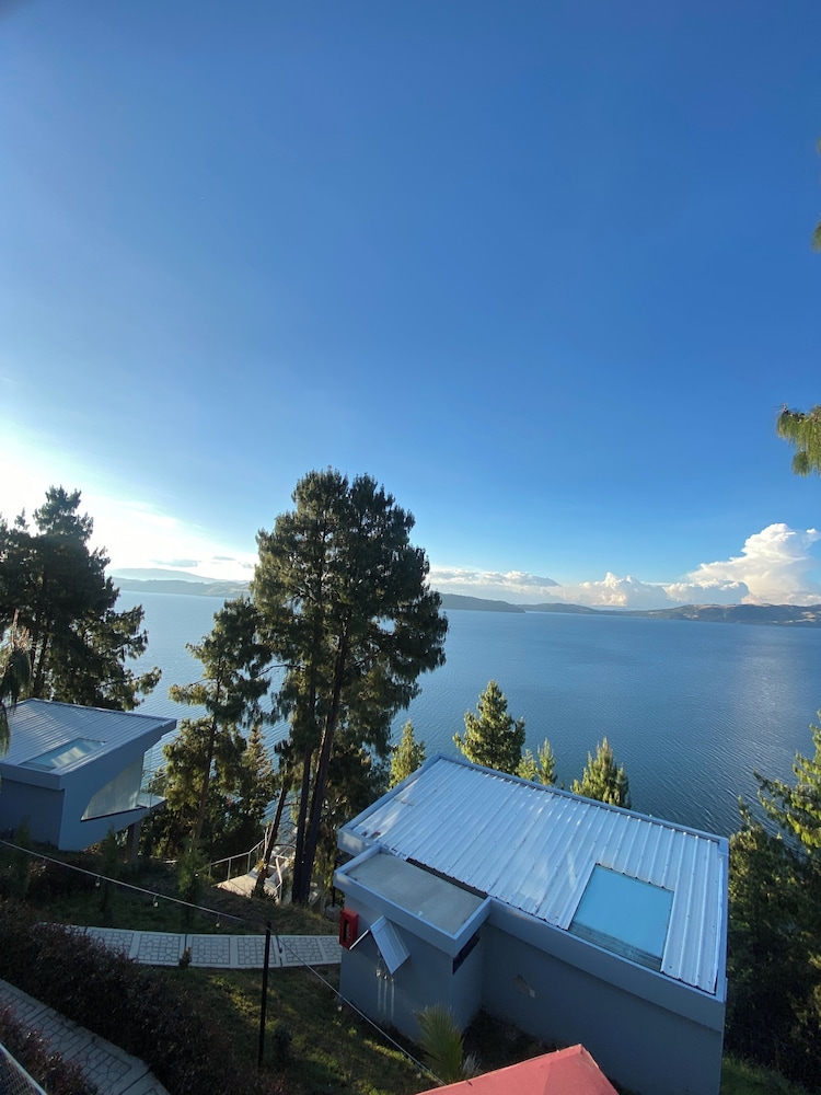 Entre Islas Lodge 24/24