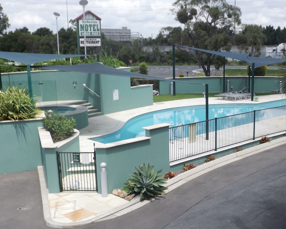 Puffers Inn Logan Motel 10/65