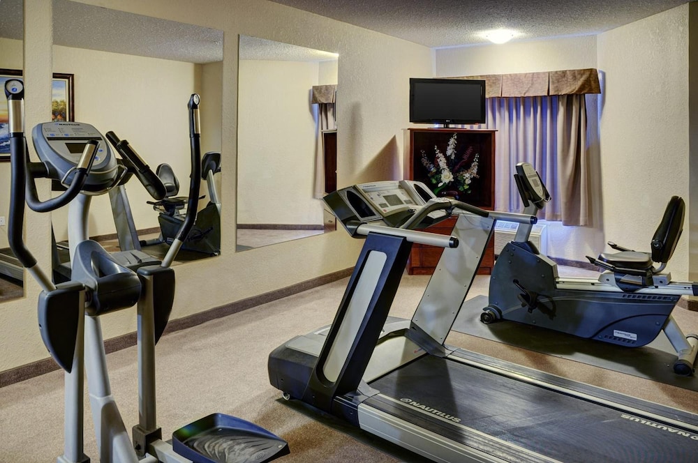 Lakeview Inn & Suites 23/32
